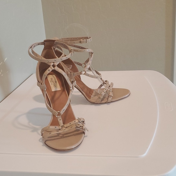 Scrappy Valentino Heels - Picture 2 of 5